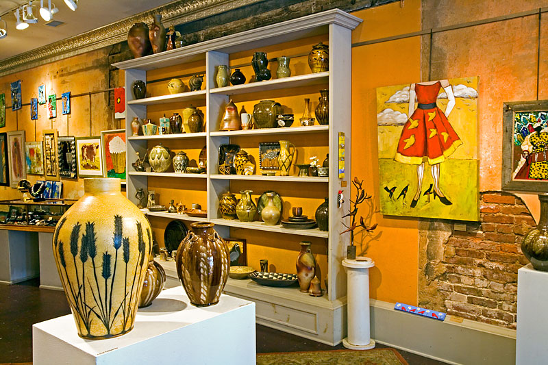 American-Folk-Art-Gallery,-Biltmore-Ave,-Asheville,-NC