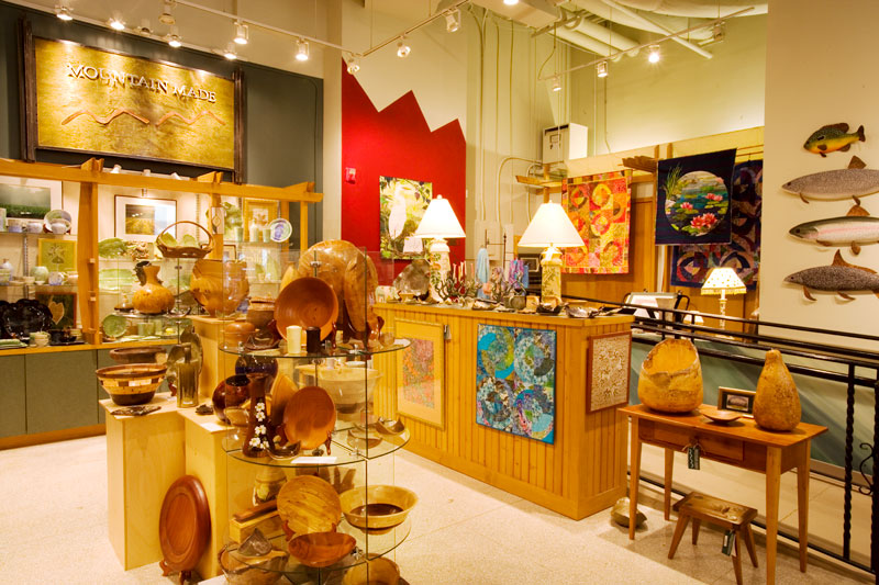 Mountain-Made-Gallery,-Asheville,-NC,-USA