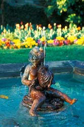 Cherub-Fountian,-Dumbarton-Oaks,-Washington,-DC,-USA