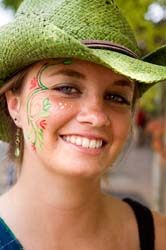 Face-Painting,-Belle-Chere-Festival,-Asheville,-NC,-USA