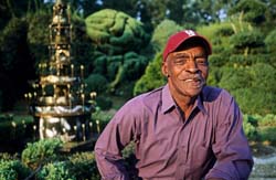 Pearl-Fryar-in-his-Topiary-Garden,-Bishopville,-SC-a